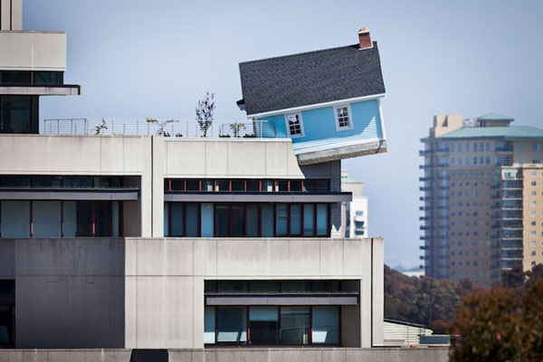 หวาดเสียว! หนุ่มเกาหลีสร้างบ้านสุดพิลึกบนยอดตึก