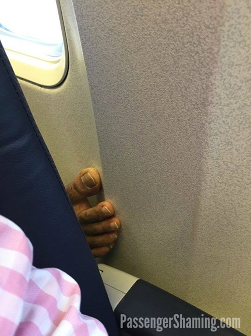 รวมภาพพฤติกรรมสุดห่วยบนเครื่องบิน