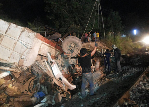 รถไฟชน 10 ล้อ ขอนแก่น ตายเพิ่มอีก 1 รวม 5 ศพ-เจ็บ 42