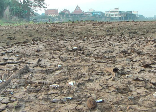 ภัยแล้งเริ่มรุนแรง ! แม่น้ำบางขามแห้งขอด ชาวลพบุรีขาดน้ำกิน-น้ำใช้