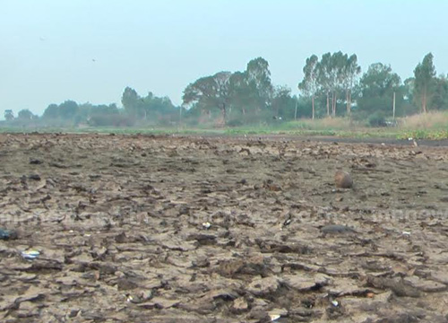 ภัยแล้งเริ่มรุนแรง ! แม่น้ำบางขามแห้งขอด ชาวลพบุรีขาดน้ำกิน-น้ำใช้