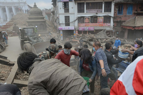 แผ่นดินไหวเนปาล ยอดผู้เสียชีวิตพุ่งไม่หยุด ล่าสุด 2,500 รายแผ่นดินไหวเนปาล ยอดผู้เสียชีวิตพุ่งไม่หยุด ล่าสุด 2,500 ราย