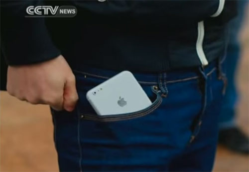 ร้านค้าจีนหัวใส ตั้งจุดแก้กระเป๋ากางเกงไว้หน้าร้านขาย iPhone 6