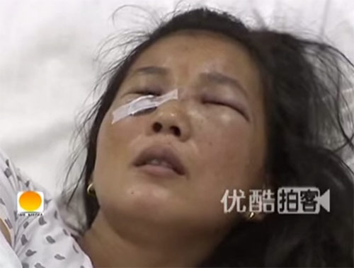 ชายจีนรัวหมัดใส่คนขับรถเมล์หญิง หลังถูกไล่เพราะจอดรถขวางถนน