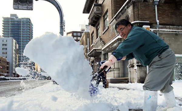 ญี่ปุ่นถูกหิมะถล่มหนัก