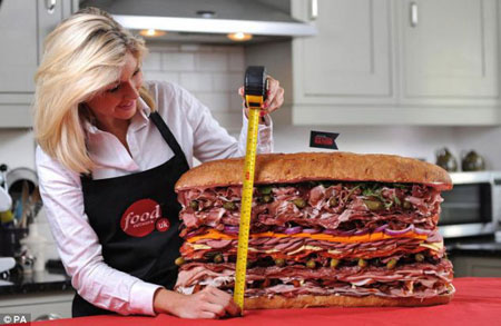 แซนด์วิชเนื้้อบิ๊กไซส์ ใหญ่ที่สุดในโลก