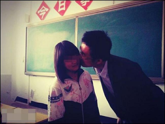 ครูจีนให้นักเรียนหญิงจูบแลกใบรับรองการศึกษา