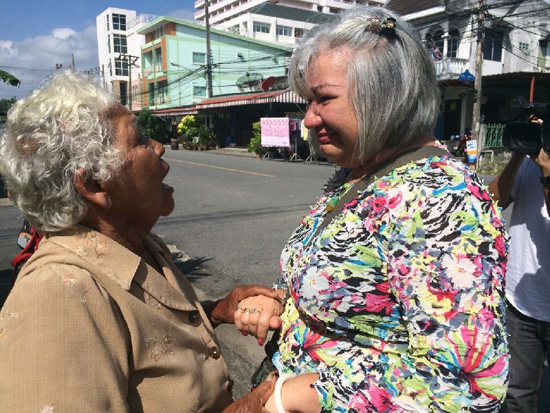 หญิงอังกฤษพบแม่ชาวไทย หลังพลัดพรากนาน 54 ปี 