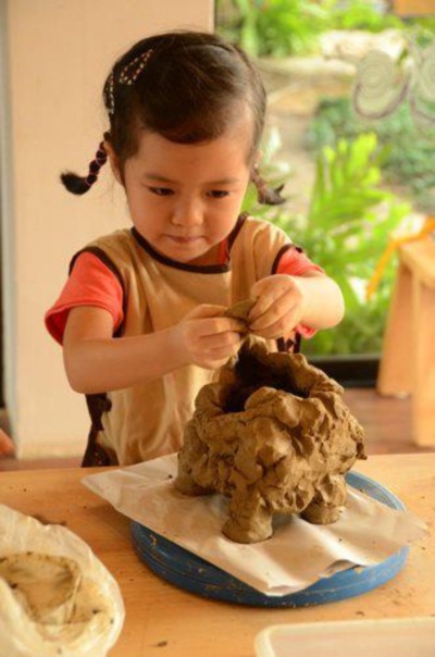 ให้ศิลปะ ปั้นดิน – คิดไอเดีย พัฒนาเด็กทั้งร่างกายและสติปัญญา