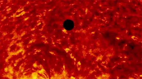 นาซ่าเผยคลิปดาวศุกร์โคจรผ่านดวงอาทิตย์ แบบชัด ๆ