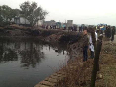เศร้า! รถตู้นักเรียนอนุบาลจีนพุ่งลงสระน้ำ คร่าชีวิตเด็ก 11 ศพ 