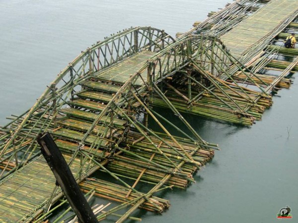 สะพานมอญชั่วคราว เปิดใช้แล้ว หลังชาวร่วมใจสร้างเสร็จก่อนกำหนด