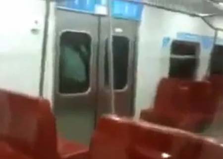 คลิปแย่งชิงที่นั่งบนรถไฟเวเนซุเอลา แทบเหยียบกันตาย