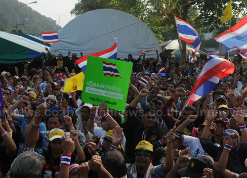 โพล เผย คนไทยมองการเมืองขัดแย้งเพราะผู้นำ 2 ฝ่ายไม่ยอมกัน