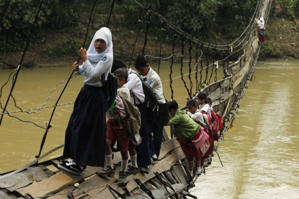 10 เส้นทางไปโรงเรียนที่อันตรายที่สุดในโลก