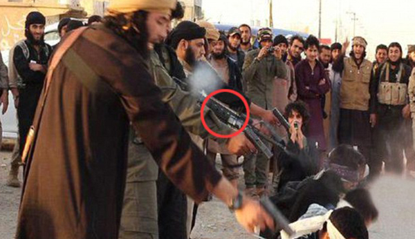 ช็อก ISIS ติดกล้องที่กระบอกปืน บันทึกภาพจ่อยิงนักโทษเป็นเหมือนเกม