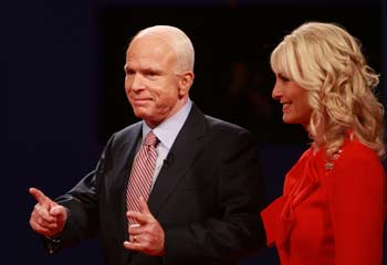 Cindy McCain กับ John McCain