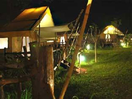 โรงแรม หินตก ริเวอร์แคมป์ ณ ช่องเขาขาด จังหวัดกาญจนบุรี 