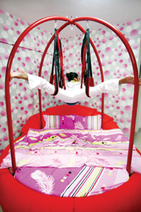 ม่านรูดกายกรรม