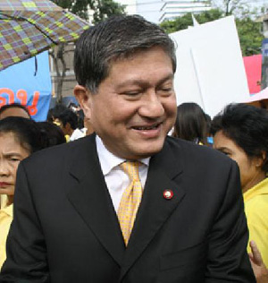 เฉลิม อยู่บำรุง