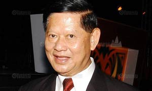ชุมพล ศิลปอาชา 