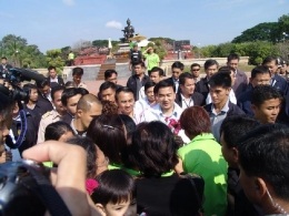 อภิสิทธิ์ นายก