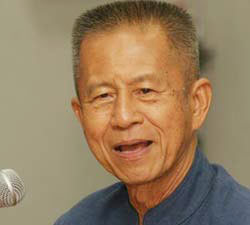 จำลอง ศรีเมือง