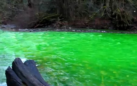 แม่น้ำเปลี่ยนสี