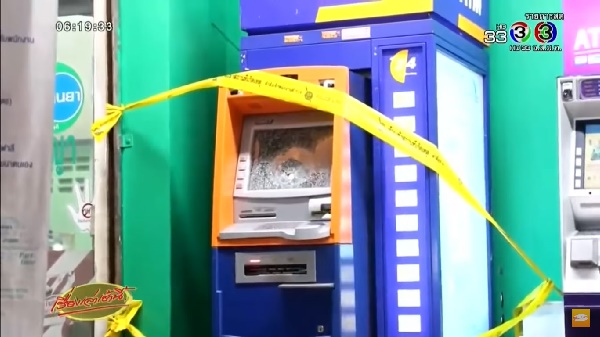 ชักปืนยิงใส่ตู้ ATM เหตุกดเงินไม่ได้ 