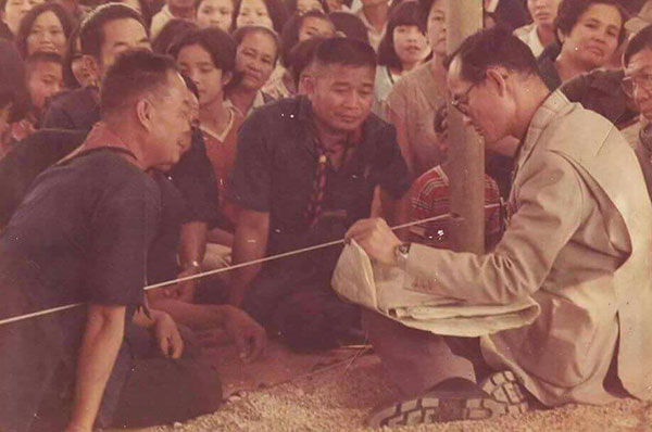 เหตุผลที่เรารักในหลวง ร.9 แม้วันนี้ไม่มีพระราชาพระองค์นี้อีกแล้ว