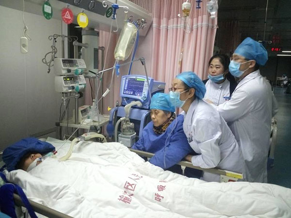 แพทย์หญิงชาวจีนทำงานหนักจนเสียชีวิต