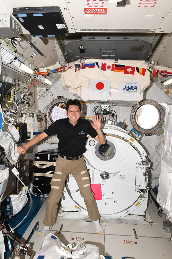 นักบินอวกาศญี่ปุ่นโร่ขอโทษ หลังอ้างสูงขึ้น 9 ซม. จนกลัวกลับโลกไม่ได้