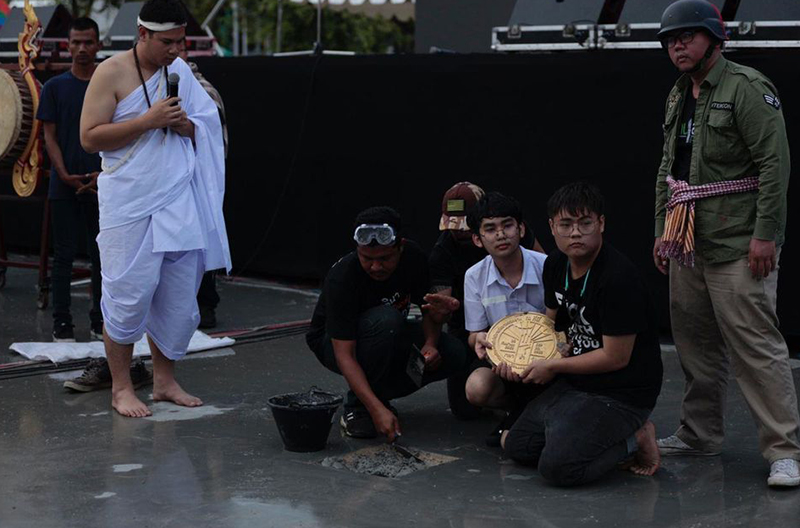หมุดคณะราษฎร