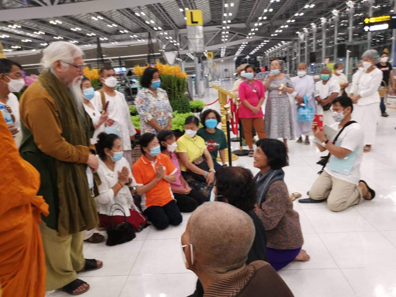 อดีตพระยันตระกลับสหรัฐฯ