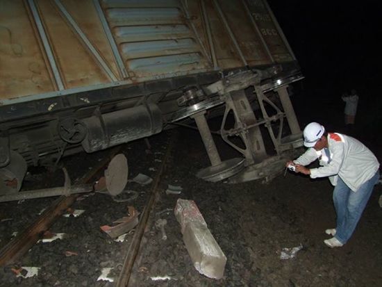 รถไฟบรรทุกสินค้าตกรางที่โคราช สายอีสานชะงัก