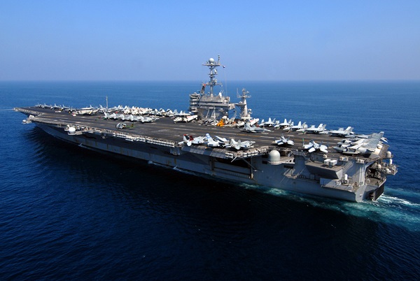สหรัฐฯ ส่งเรือรบ USS บรรทุกเครื่องบินนิวเคลียร์ รอถล่มซีเรีย