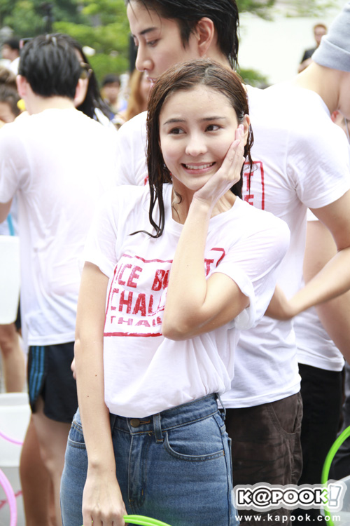 Ice Bucket Challenge th เซ็นทรัลเวิลด์ ดาราไทยร่วมราดน้ำแข็ง