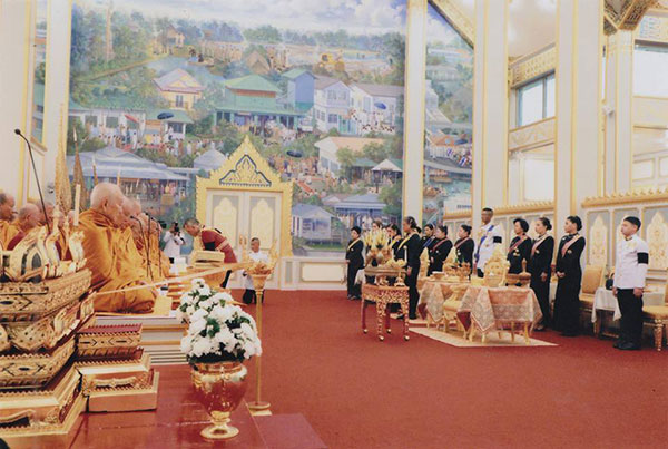 ภาพพระราชทาน สมเด็จพระเจ้าอยู่หัว - สมเด็จพระเทพฯ ถวายพระเพลิงพระบรมศพ