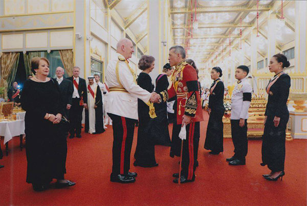 ภาพพระราชทาน สมเด็จพระเจ้าอยู่หัว - สมเด็จพระเทพฯ ถวายพระเพลิงพระบรมศพ