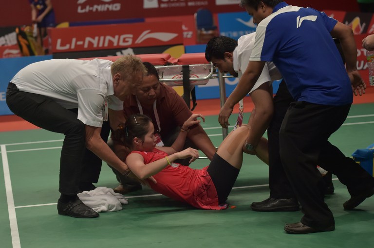 น้องเมย์ รัชนก เจ็บระหว่างแข่ง ถอนตัวแบดมินตันชิงแชมป์โลก 2015