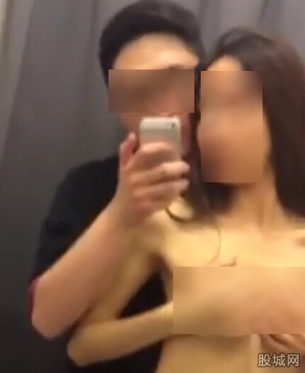 คลิปหนุ่มสาวจีนเล่นเซ็กส์ในห้องลองเสื้อ Uniqlo
