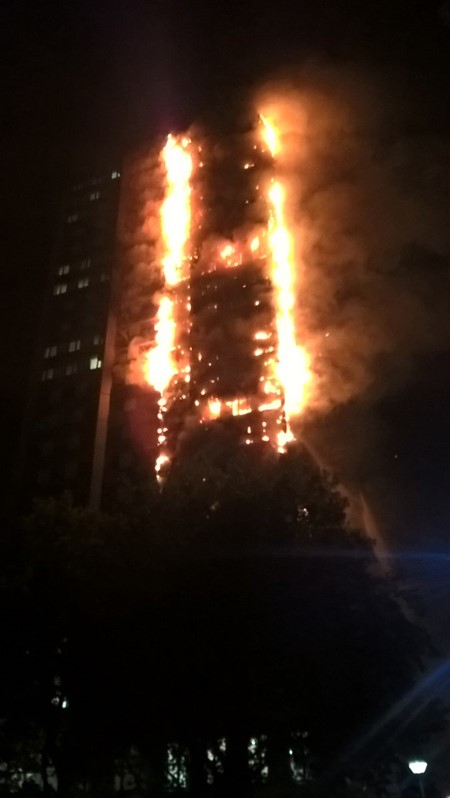 ไฟไหม้ตึกกลางลอนดอน