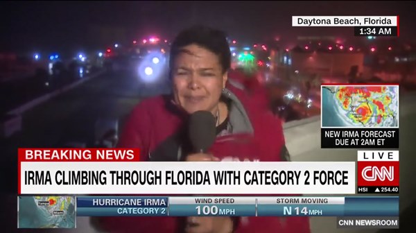 ผู้สื่อข่าวหญิง CNN ลงพื้นที่เฮอริเคนเออร์มา เจอลมกระหน่ำแทบปลิว