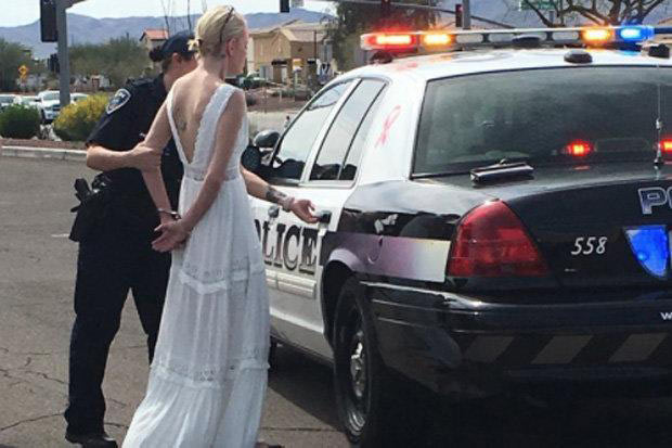 เจ้าสาวถูกจับระหว่างไปงานแต่ง