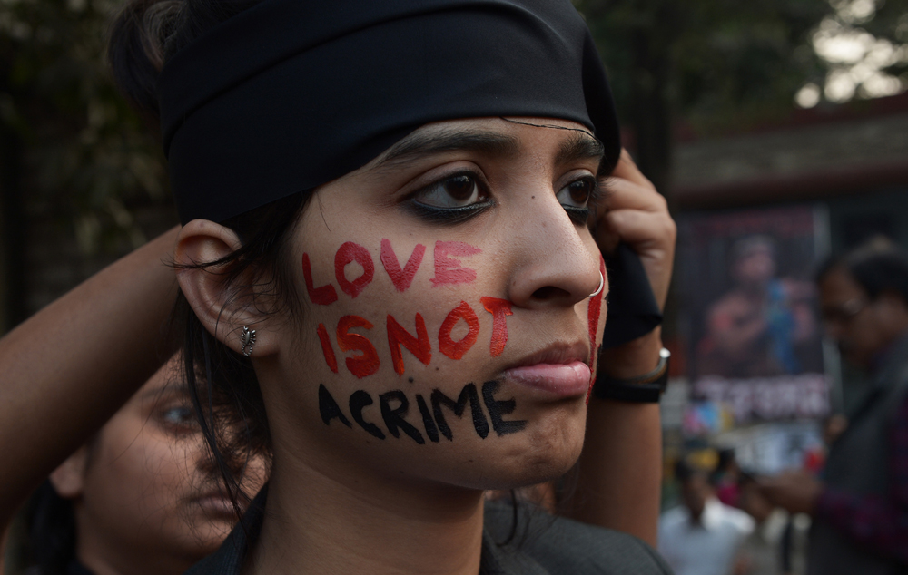 ศาลสูงอินเดียประกาศ มีเซ็กส์กับเพศเดียวกันเป็นความผิดอาญา