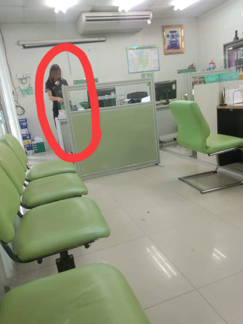 พนักงานธนาคารตะคอกลูกค้า