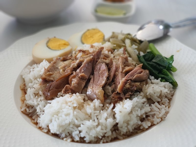 ร้านข้าวขาหมู ติดป้ายห้ามยุ่งร้านข้างตัวแดงแจ๋ แจงเหตุผลสุดพีค