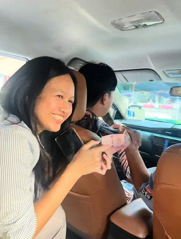 ก๊วนเพื่อนขึ้นแท็กซี่สุดพีค ลุงคนขับออกตัว ถ้าถูกหวยจะให้นั่งฟรี