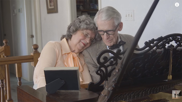 น่ารักสุด ๆ คู่รักรุ่นใหญ่ฉลองแต่งงานครบ 60 ปี ตามธีมการ์ตูนเรื่อง UP