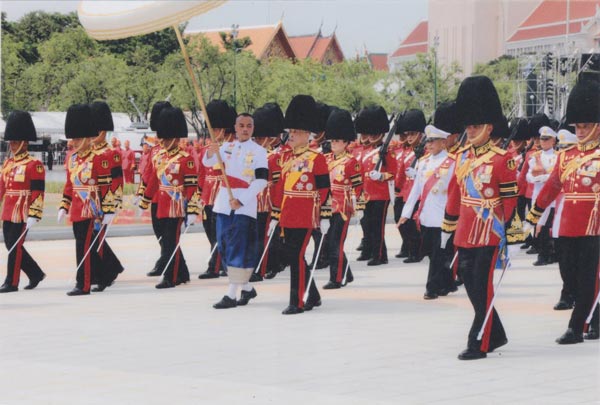 ภาพพระราชทาน สมเด็จพระเจ้าอยู่หัว - สมเด็จพระเทพฯ ถวายพระเพลิงพระบรมศพ